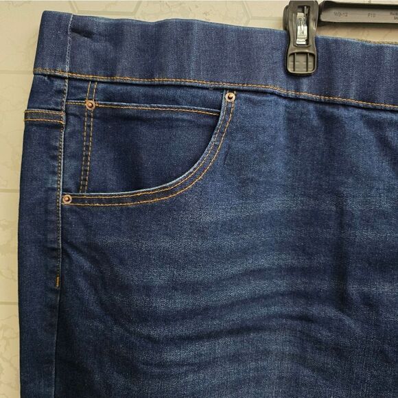 Nwt Terra & Sky Women's Plus Size Pull On Bermuda Shorts, 9" Inseam, 4X 28-30W - Picture 5 of 9